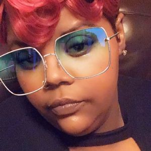 Meet your Posher, Chrissy